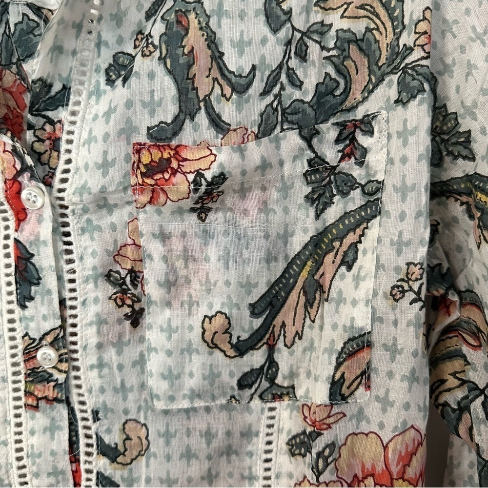 Magazine Women’s Long Sleeve Floral Lace Detailed Button Up Blouse Sz L GUC - Picture 4 of 9